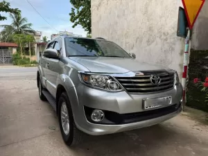 Toyota Fortuner 7 chỗ số tự động sản xuất 2012