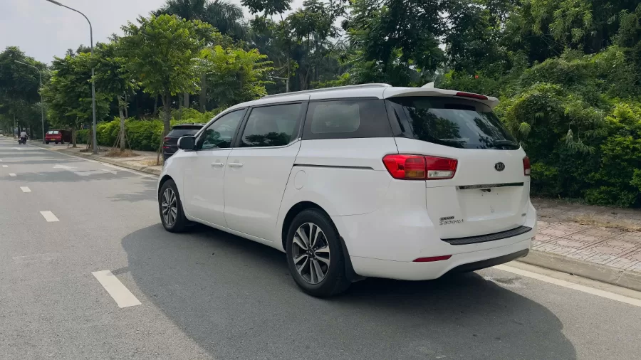 Kia Sedona 2.2L DAT sản xuất 2017 máy dầu - Ảnh 4
