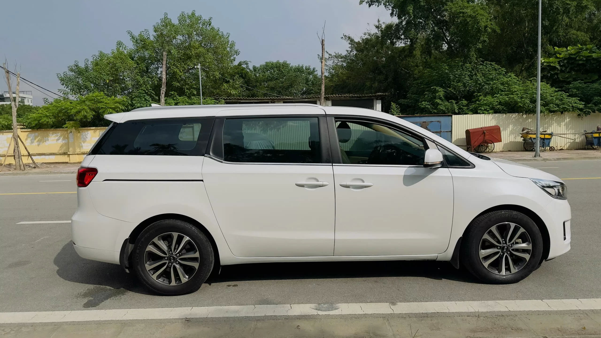 Kia Sedona 2.2L DAT sản xuất 2017 máy dầu - Ảnh 5