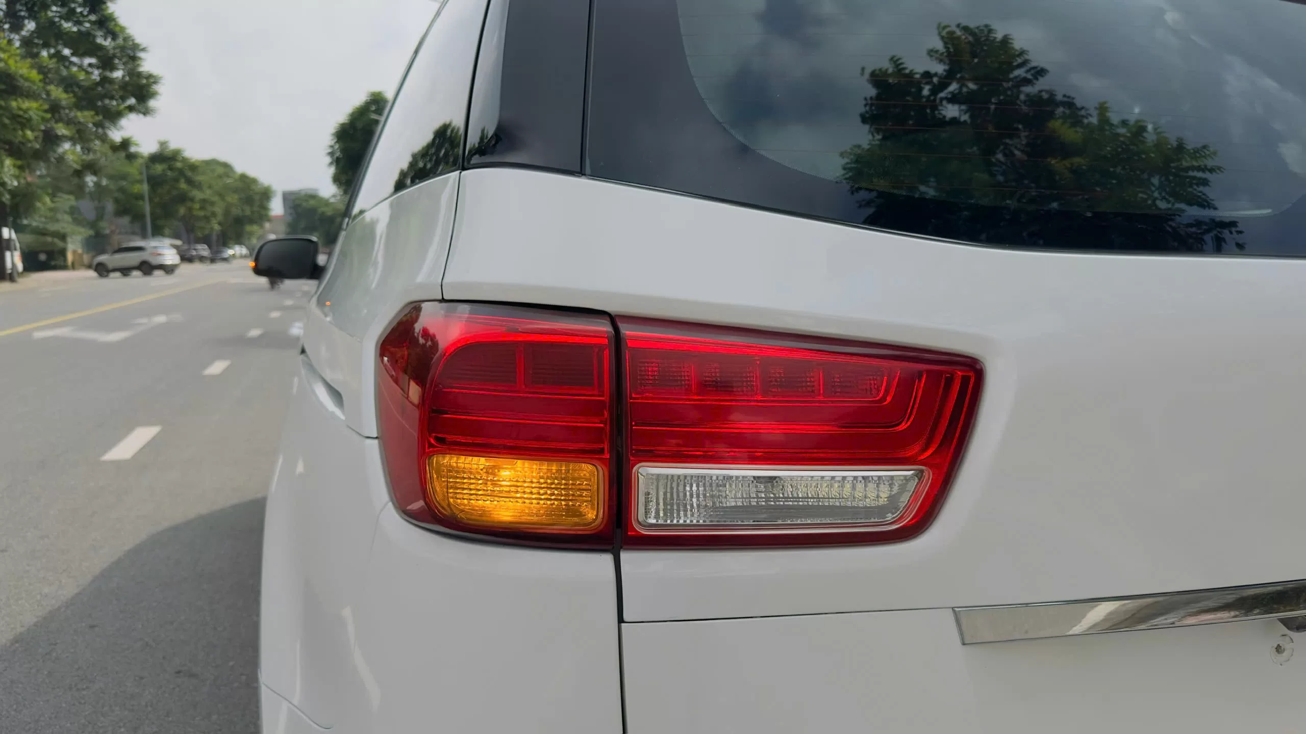 Kia Sedona 2.2L DAT sản xuất 2017 máy dầu - Ảnh 6