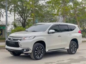 Pajero Sport 4x2 AT máy xăng 3.0 2017 odo 9v9