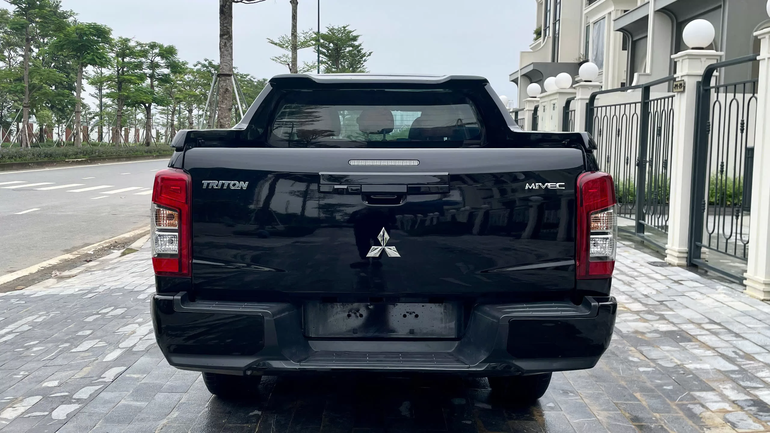 Mitsubishi Triton 2022 Đen - Ảnh 5